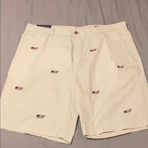 Men’s Vineyard Vines Logo printed shorts. NWT